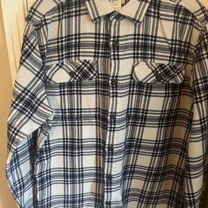 Men’s Patagonia Fjord flannel shirt Navy and Cream Plaid Shirt size Medium